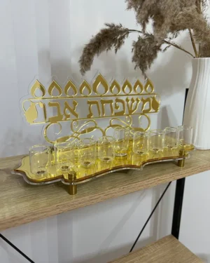 חנוכיה דגם עיטורים