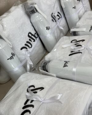 סט מגבת ובקבוק