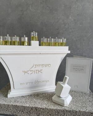 חנוכיה דגם "מלכות" בטון