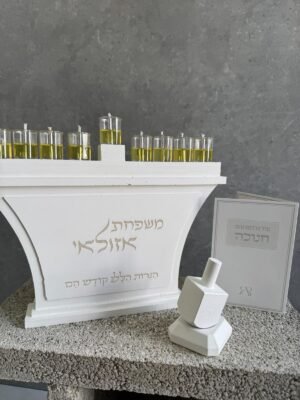 חנוכיה דגם "מלכות" בטון